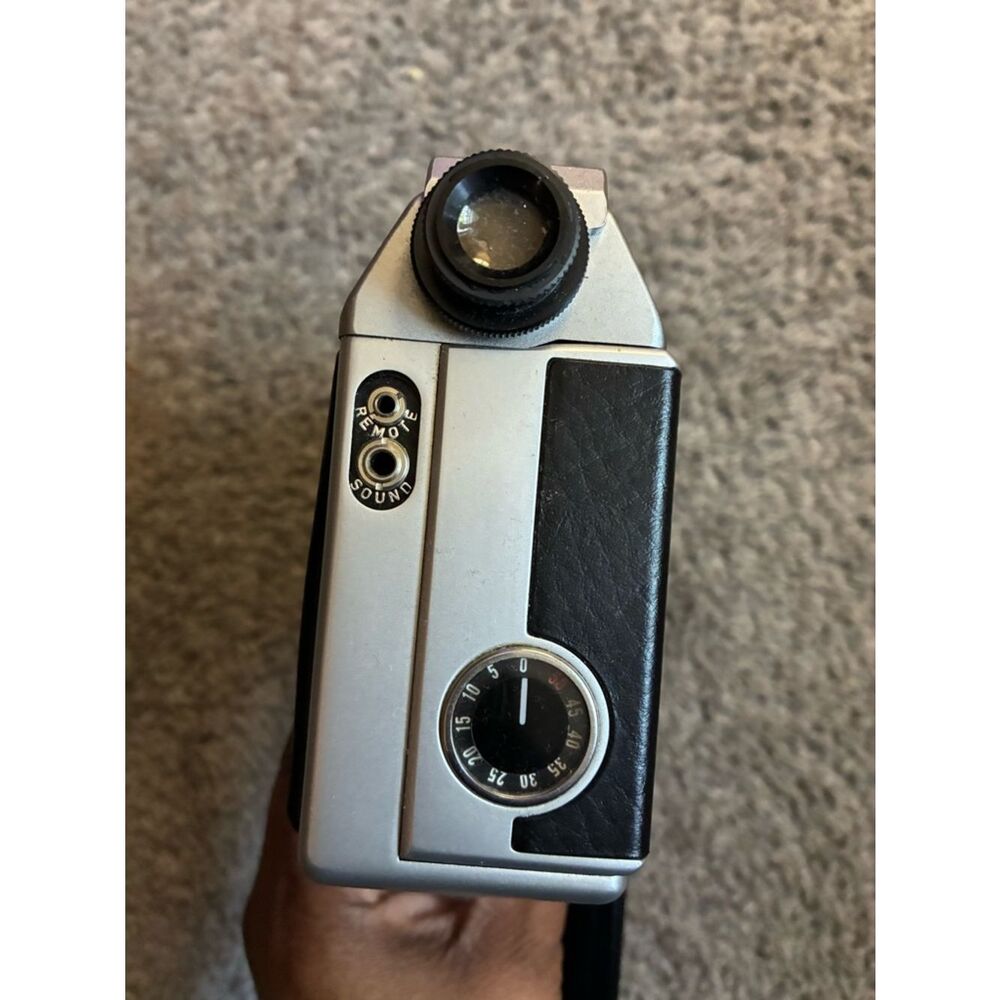 Canon Super 8 Vintage Movie Camera in Black and Silver - Picture 5 of 10